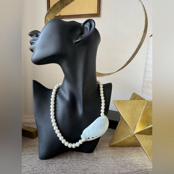 Pearl and Shell Necklace N865 - Picture 4 of 4